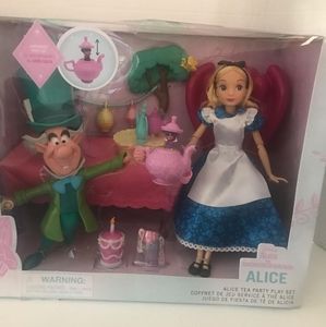 New Alice in Wonderland tea party play set